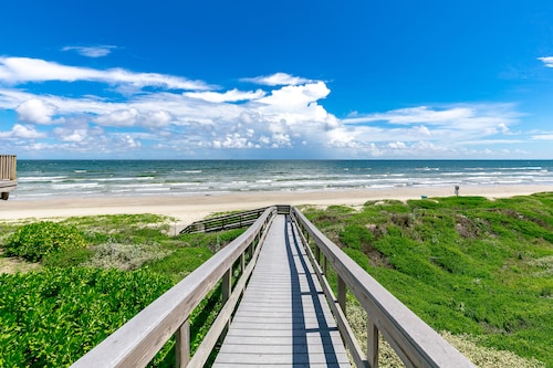 Updated Home at Lost Colony w/ Ocean View - Close to Beach/Dog Friendly