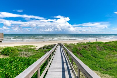 Updated Home at Lost Colony w/ Ocean View - Close to Beach/Dog Friendly