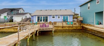Island-Style Waterfront Home w/ Deck & Private Pier - Winter Texans Welcome
