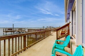Property grounds - Island-Style Waterfront Home w/ Deck & Private Pier - Winter Texans Welcome (Rockport)