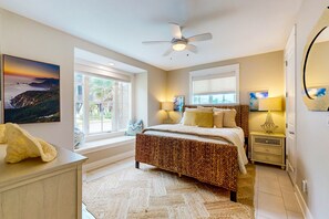 3 bedrooms, iron/ironing board, WiFi, bed sheets - Palmilla Sunset | Resort Townhome with Gulf & Sunset Views, Near Pool & Beach (Port Aransas)