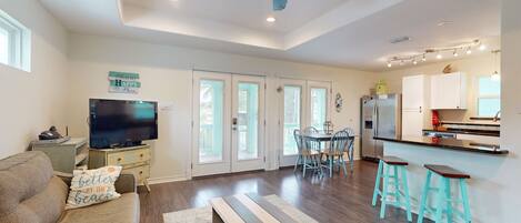 Flachbildfernseher, DVD-Player, Bücher, Videothek