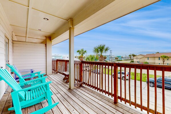 Terrace/patio - Modern Port Aransas Townhouse - Walk to the Beach- Dog Friendly (Port Aransas)