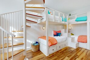 3 quartos, ferros/tábuas de passar roupa, Wi-Fi, roupa de cama