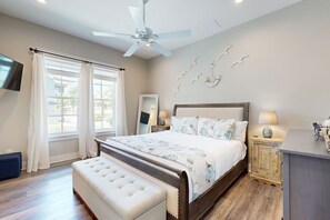 4 bedrooms, iron/ironing board, internet, bed sheets