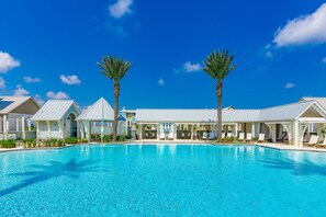 A heated pool - Luxurious New Condo | Steps to Beach, Pool & On-Site Dining (Port Aransas)
