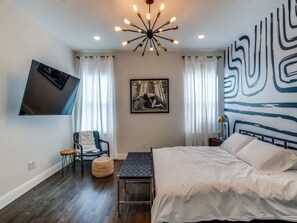 Iron/ironing board, WiFi - Designer retreat walk to Legacy (Plano)