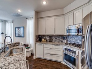 Fridge, coffee/tea maker, cookware/dishes/utensils - Designer retreat walk to Legacy (Plano)