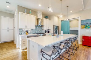 Frigorifero, microonde, forno, lavastoviglie