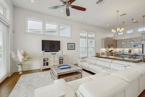 TV, books - Newly renovated home in The Reserve at St. Charles Bay near beach w/pool, dock (Rockport)