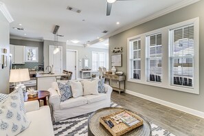 TV - Bright & Beachy Condo in Port Aransas Resort (Port Aransas)