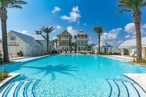 A heated pool - Bright & Beachy Condo in Port Aransas Resort (Port Aransas)