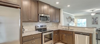 All-suite bay-view home with yard, kayak, & rooftop deck with panoramic views