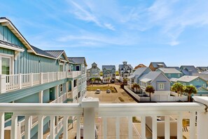 Property grounds - Gulf-View Palmilla Resort Condo | Pool, On-Site Dining & Beach Boardwalk (Port Aransas)