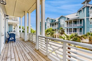 Property grounds - Spacious luxury retreat with pool, 4 balconies & boardwalk to beach (Port Aransas)