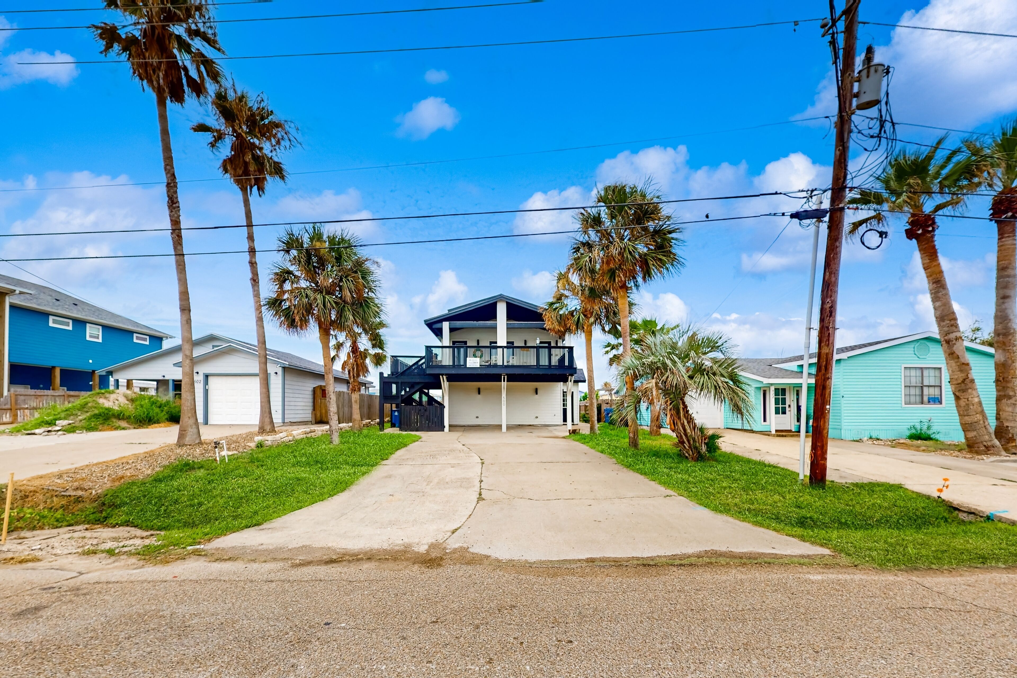 Chic Port A Escape w/ Wraparound Balcony & All-New Accents - Walk to Beach