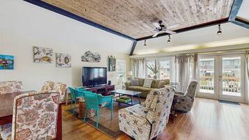 Télévision, console de jeux vidéo, livres, chaßne hi-fi