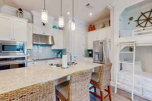 Refrigerador, microondas, horno y lavavajillas 