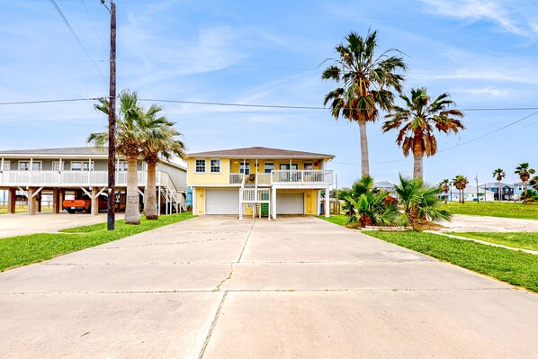 Exterior - Sunny Upgraded House w/ Water Views - Close to Rockport Beach (Rockport)