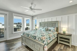 2 bedrooms, iron/ironing board, free Internet, bed sheets - Sophisticated canal-view villa with pool, vast fishing pier, deck & washer/dryer (Rockport)