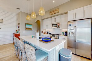 Frigorifero, microonde, forno, lavastoviglie