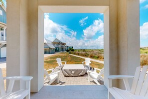 屋外ダイニングエリア