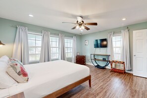 4 habitaciones, tabla de planchar con plancha, internet y ropa de cama 