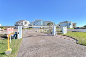 Exterior - Unique Dog-Friendly Beach House w/ Deck & Gulf Views (Port Aransas)