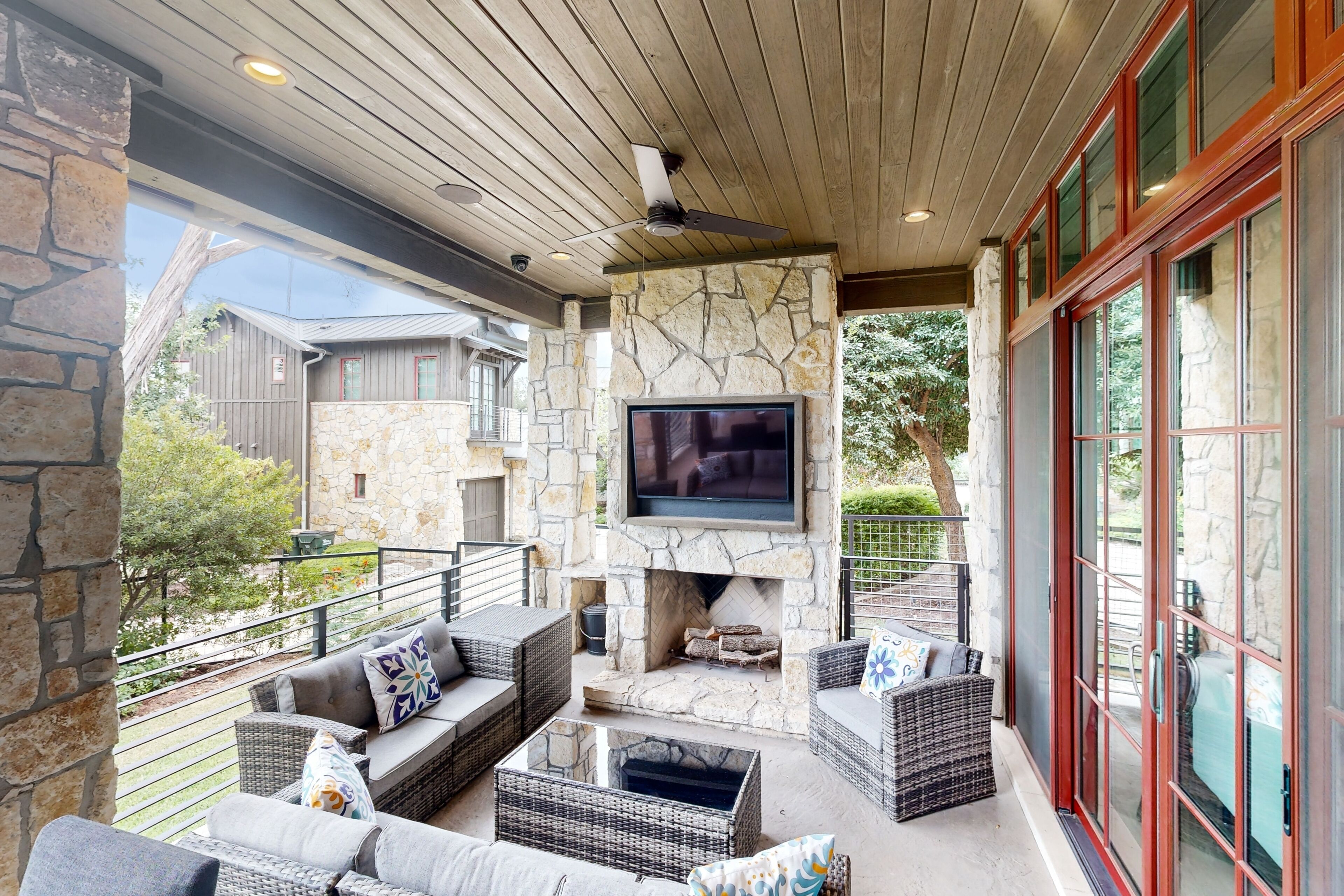 Gorgeous lakeside home with outdoor TV lounge/kitchen & designer interior