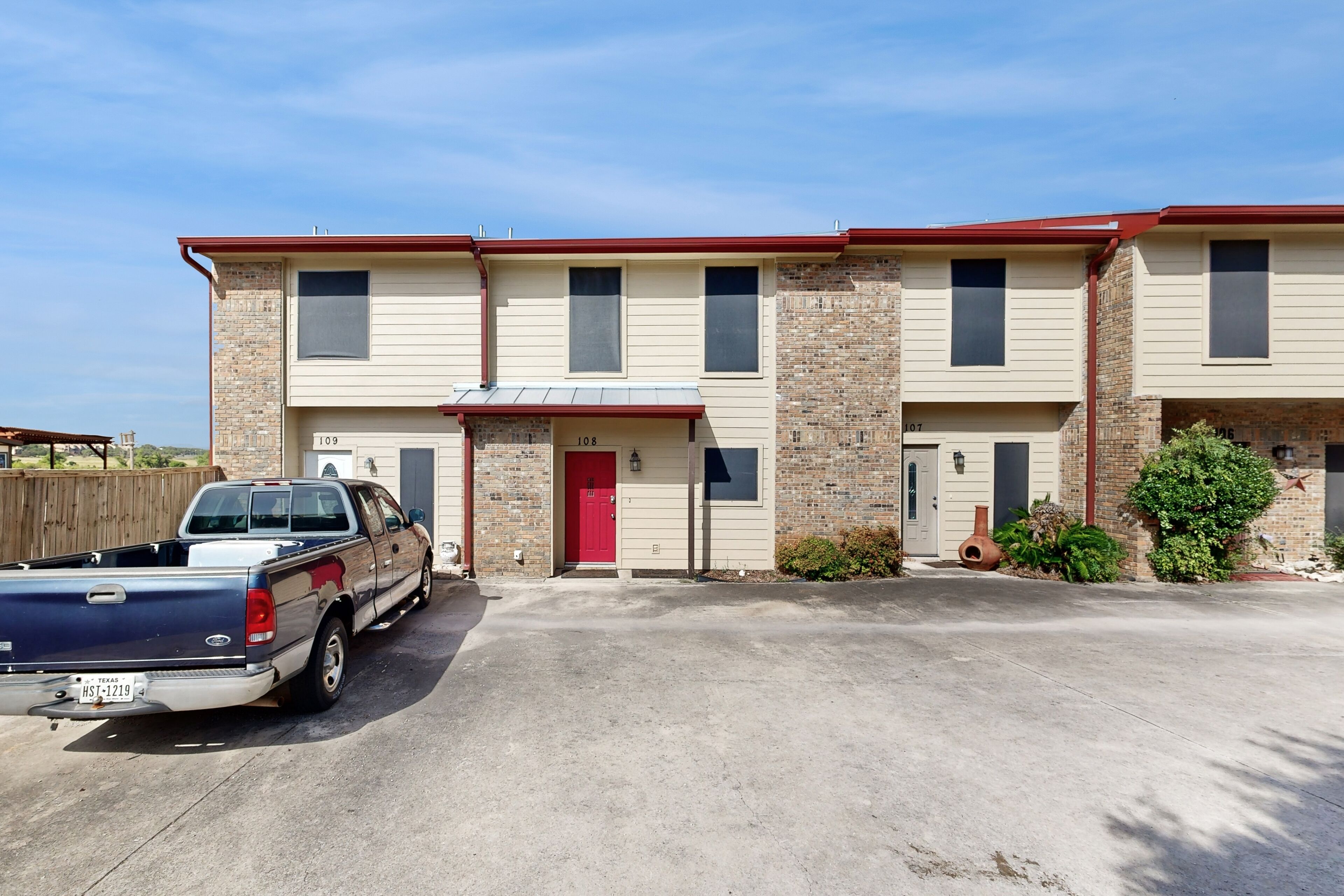 Lake-View All-Suite Retreat - Near Marina, Beach, Dining & Outdoor Activities