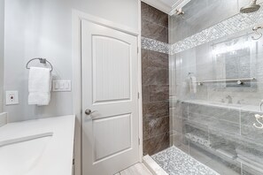 Towels - Newly remodeled waterfront home with 2 decks & swim spa - near beach (Rockport)