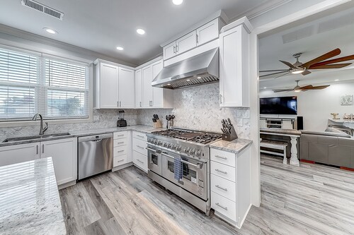 Newly remodeled waterfront home with 2 decks & swim spa - near beach