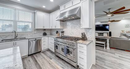 Newly remodeled waterfront home with 2 decks & swim spa - near beach