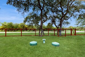 Property grounds - Deluxe Getaway on Big Corner Lot -- Great Locale Near Bay (Rockport)