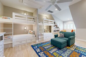 3 slaapkamers, een strijkplank/strijkijzer, wifi, beddengoed