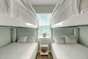 5 bedrooms, WiFi, bed sheets