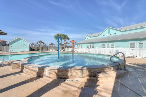 Nautical Nemo Cay Townhouse – Family-Friendly Pools, Next to Waves Resort