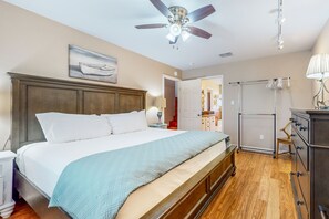 2 bedrooms, desk, iron/ironing board, WiFi