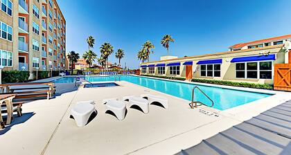 Snowbird-friendly Gulf getaway with pool & spa - steps to the sand & waterpark