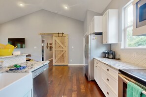 Réfrigérateur, micro-ondes, four, lave-vaisselle