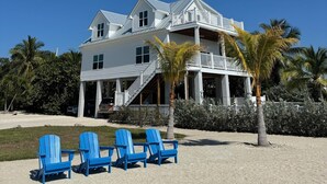 Exterior - Latitudes - Ocean front with salt water pool. (Cudjoe Key)