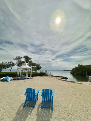 Property grounds - Latitudes - Ocean front with salt water pool. (Cudjoe Key)