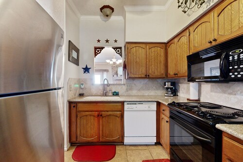 Lovely Canyon Lake Getaway | Fireplace, Deck & Balcony | Near Canyon Beach