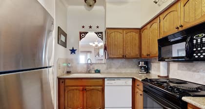 Lovely Canyon Lake Getaway | Fireplace, Deck & Balcony | Near Canyon Beach