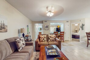 TV - Stylish & Spacious Condo with Pool, Spa & Gym | Minutes to Golf (Scottsdale)