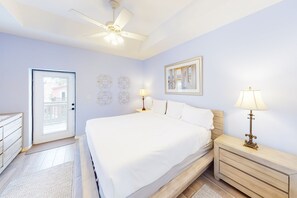 3 bedrooms, free Internet, bed sheets