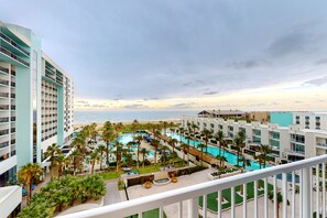 Property grounds - High-End Sapphire Condo with Gulf Views, Balcony, 2 Pools, Spa, Gym & Hot Tub (South Padre Island)