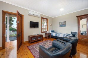 40-inch LCD TV with digital channels, TV