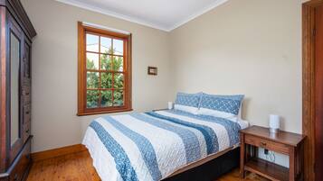Premium Apartment | Soundproofing, iron/ironing board, free WiFi, bed sheets