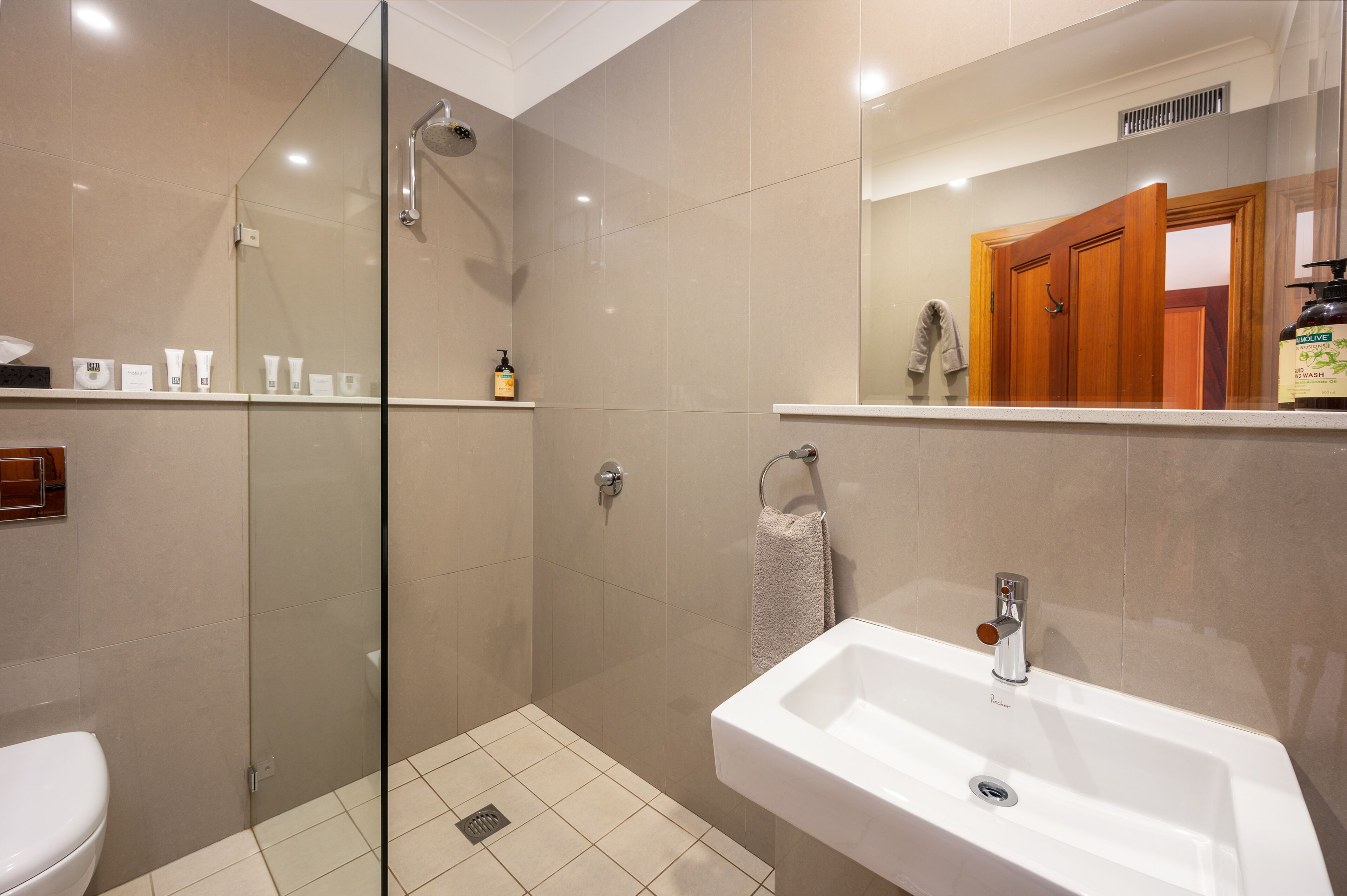Premium Studio | Bathroom